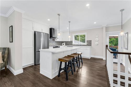 947 Easterbrook Avenue, Burlington, ON - Indoor Photo Showing Kitchen With Upgraded Kitchen