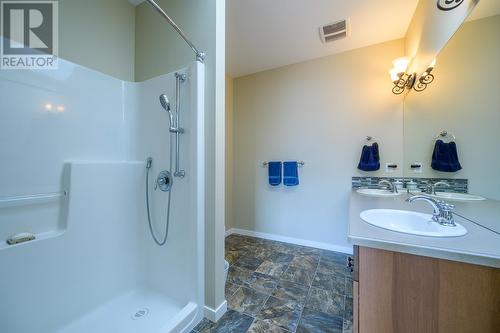 400 Belmonte Way, Kamloops, BC - Indoor Photo Showing Bathroom