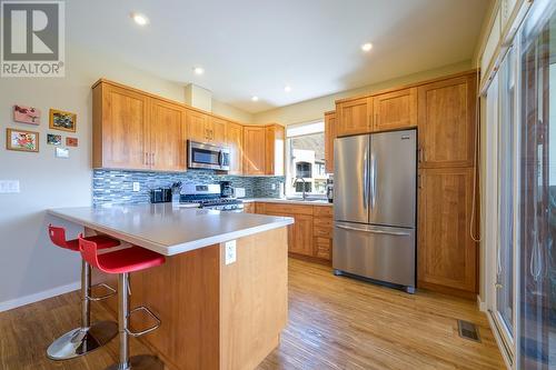 400 Belmonte Way, Kamloops, BC - Indoor Photo Showing Kitchen