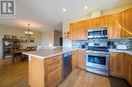 400 Belmonte Way, Kamloops, BC - Indoor Photo Showing Kitchen