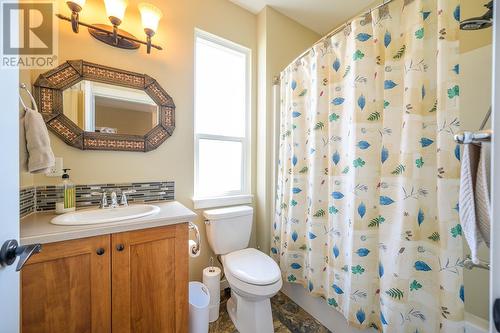 400 Belmonte Way, Kamloops, BC - Indoor Photo Showing Bathroom