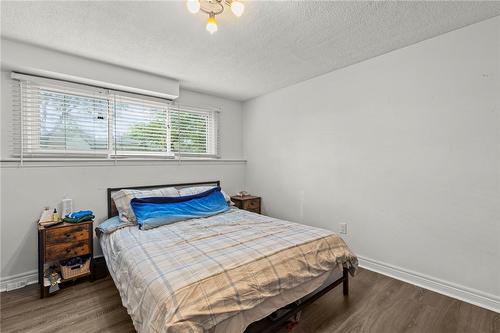 8169 Michael Street, Niagara Falls, ON - Indoor Photo Showing Bedroom