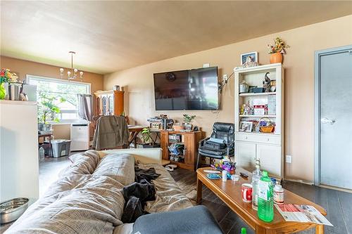 4710 Drummond Road, Niagara Falls, ON - Indoor Photo Showing Living Room