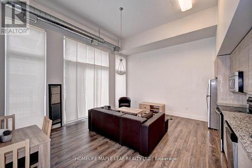 106 - 253 Albert Street W, Waterloo, ON - Indoor Photo Showing Kitchen