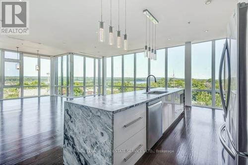 401 - 50 Murray Street W, Hamilton, ON - Indoor Photo Showing Kitchen With Upgraded Kitchen