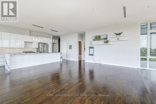 401 - 50 Murray Street W, Hamilton, ON - Indoor Photo Showing Kitchen