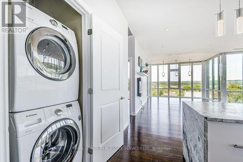 401 - 50 Murray Street W, Hamilton, ON - Indoor Photo Showing Laundry Room