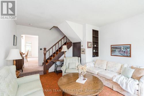 205262 Highway 26, Meaford, ON - Indoor Photo Showing Living Room