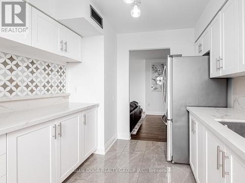 1004 - 21 Overlea Boulevard, Toronto (Thorncliffe Park), ON - Indoor Photo Showing Kitchen