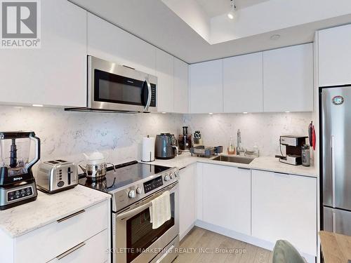 1411 - 25 Richmond Street E, Toronto (Church-Yonge Corridor), ON - Indoor Photo Showing Kitchen With Upgraded Kitchen