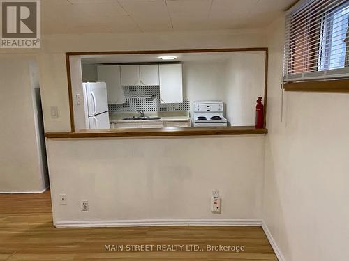 327 Taylor Mills Drive S, Richmond Hill (Crosby), ON - Indoor Photo Showing Kitchen