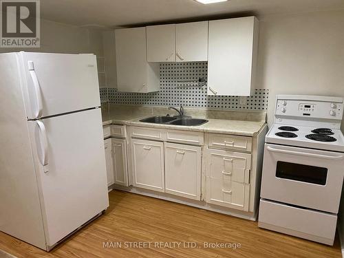 327 Taylor Mills Drive S, Richmond Hill (Crosby), ON - Indoor Photo Showing Kitchen With Double Sink