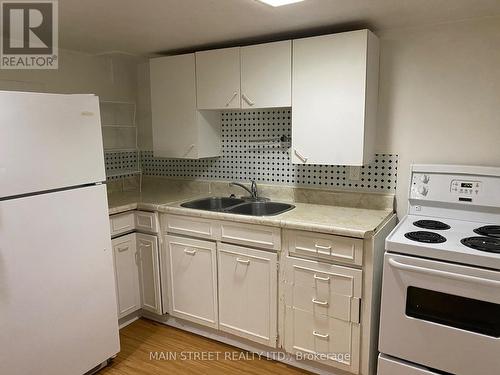 327 Taylor Mills Drive S, Richmond Hill (Crosby), ON - Indoor Photo Showing Kitchen With Double Sink