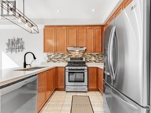 34 Elmeade Lane, Whitchurch-Stouffville (Stouffville), ON - Indoor Photo Showing Kitchen With Stainless Steel Kitchen With Double Sink With Upgraded Kitchen