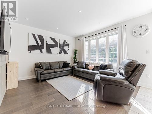 34 Elmeade Lane, Whitchurch-Stouffville (Stouffville), ON - Indoor Photo Showing Living Room