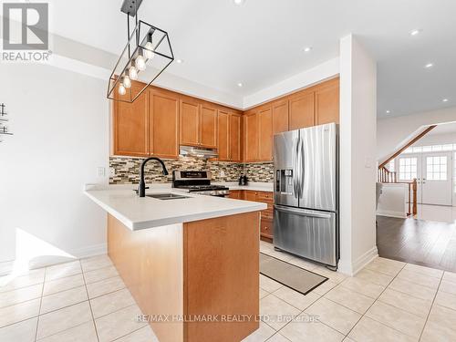 34 Elmeade Lane, Whitchurch-Stouffville (Stouffville), ON - Indoor Photo Showing Kitchen With Double Sink