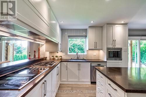 150 Cambridge Crescent, Richmond Hill (South Richvale), ON - Indoor Photo Showing Kitchen With Upgraded Kitchen