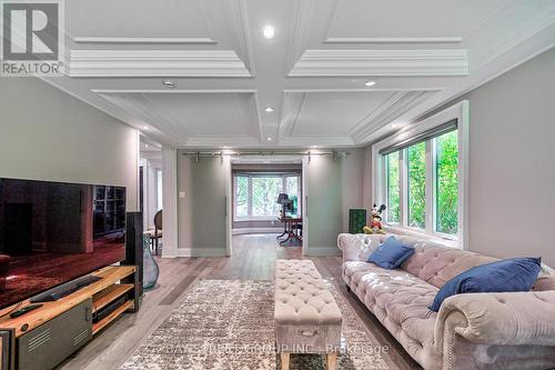 150 Cambridge Crescent, Richmond Hill (South Richvale), ON - Indoor Photo Showing Living Room