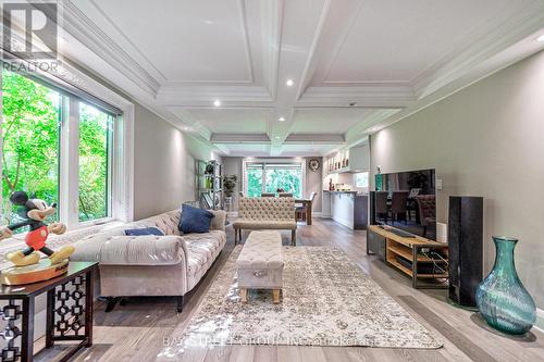 150 Cambridge Crescent, Richmond Hill (South Richvale), ON - Indoor Photo Showing Living Room