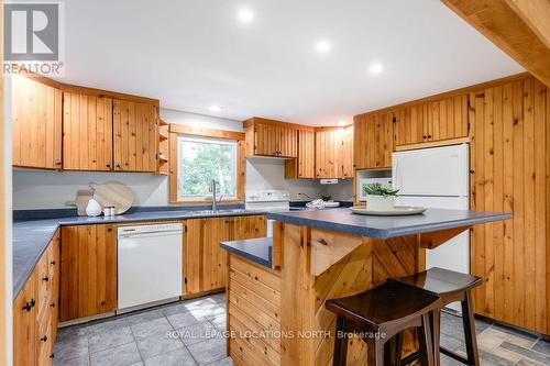 157 Woodland Drive, Wasaga Beach, ON - Indoor Photo Showing Kitchen