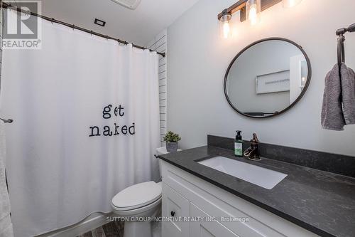 31 Newton Street S, Barrie (City Centre), ON - Indoor Photo Showing Bathroom