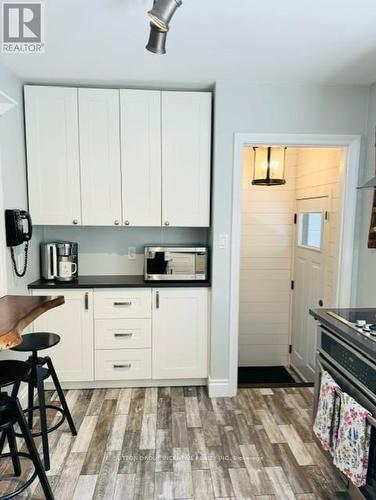 31 Newton Street S, Barrie, ON - Indoor Photo Showing Kitchen