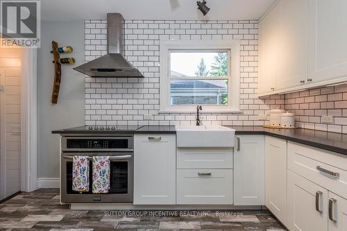 31 Newton Street S, Barrie, ON - Indoor Photo Showing Kitchen