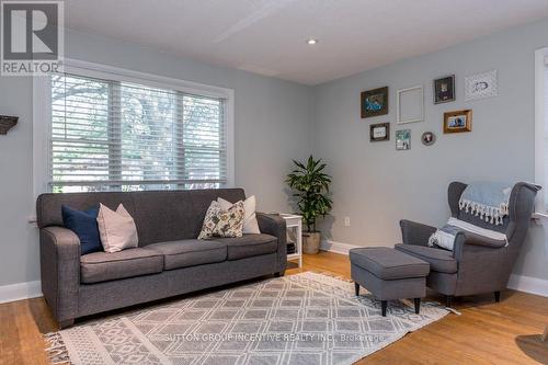 31 Newton Street S, Barrie (City Centre), ON - Indoor Photo Showing Living Room