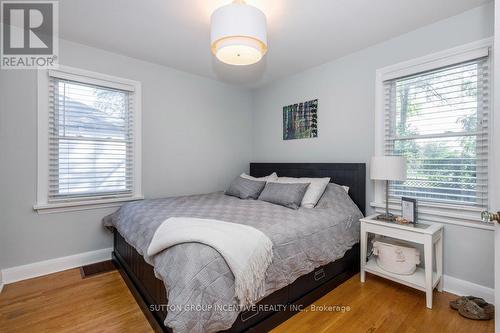 31 Newton Street S, Barrie (City Centre), ON - Indoor Photo Showing Bedroom