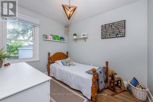 31 Newton Street S, Barrie, ON - Indoor Photo Showing Bedroom