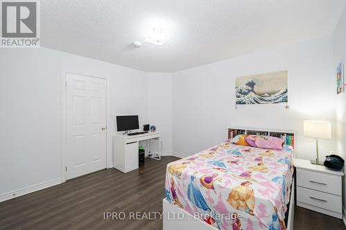 335 Bessborough Drive, Milton, ON - Indoor Photo Showing Bedroom