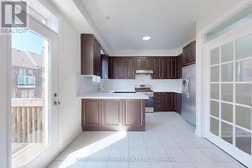 6 Fanny Grove Way, Markham (Greensborough), ON - Indoor Photo Showing Kitchen