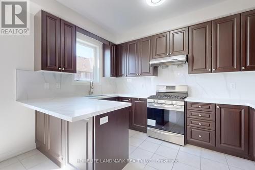 6 Fanny Grove Way, Markham (Greensborough), ON - Indoor Photo Showing Kitchen