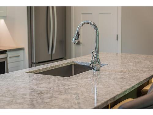 1959 Sandy Road, Castlegar, BC - Indoor Photo Showing Kitchen With Upgraded Kitchen