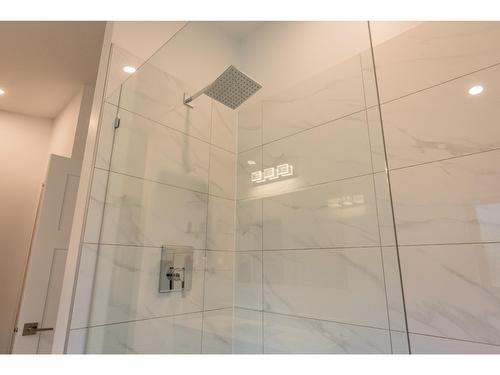 1959 Sandy Road, Castlegar, BC - Indoor Photo Showing Bathroom