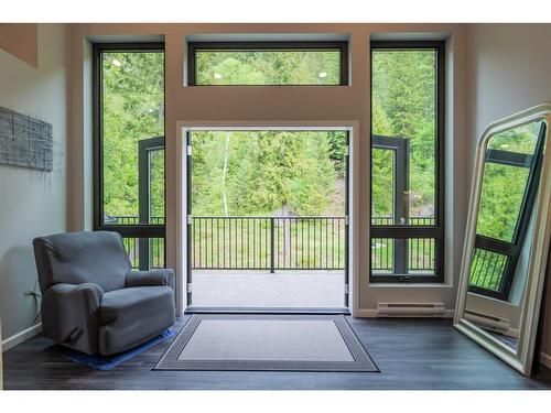 1959 Sandy Road, Castlegar, BC - Indoor Photo Showing Other Room