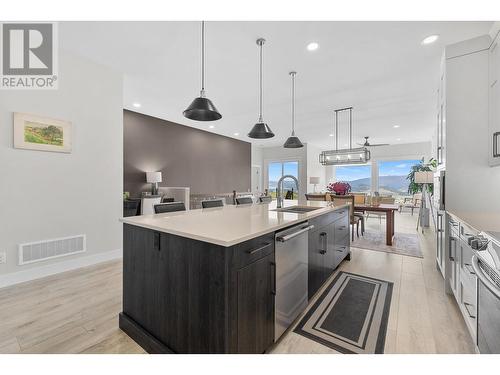 1870 Tallgrass Trail, Kelowna, BC - Indoor Photo Showing Kitchen With Upgraded Kitchen