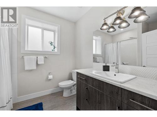 1870 Tallgrass Trail, Kelowna, BC - Indoor Photo Showing Bathroom