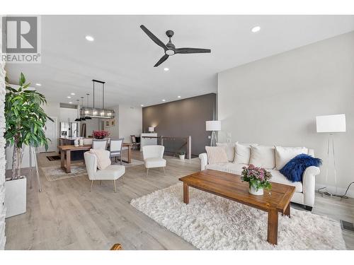 1870 Tallgrass Trail, Kelowna, BC - Indoor Photo Showing Living Room