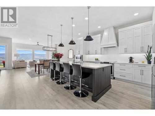 1870 Tallgrass Trail, Kelowna, BC - Indoor Photo Showing Kitchen With Upgraded Kitchen