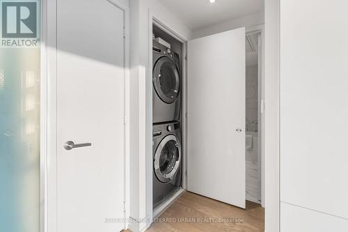 4102 - 161 Roehampton Avenue, Toronto, ON - Indoor Photo Showing Laundry Room