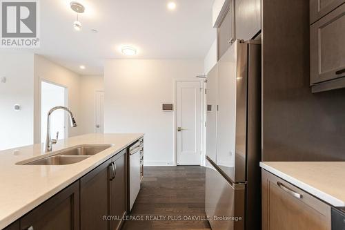 314 - 3028 Creekshore Common, Oakville, ON - Indoor Photo Showing Kitchen With Double Sink