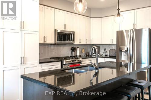 187 Findlay Drive, Collingwood, ON - Indoor Photo Showing Kitchen With Stainless Steel Kitchen With Double Sink With Upgraded Kitchen