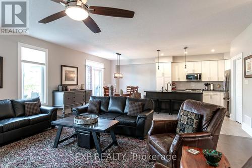 187 Findlay Drive, Collingwood, ON - Indoor Photo Showing Living Room