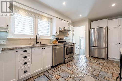 198 West 32Nd Street, Hamilton (Westcliffe), ON - Indoor Photo Showing Kitchen With Stainless Steel Kitchen