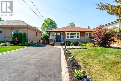 198 West 32Nd Street, Hamilton (Westcliffe), ON - Outdoor With Facade