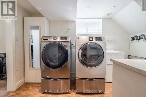 198 West 32Nd Street, Hamilton (Westcliffe), ON - Indoor Photo Showing Laundry Room