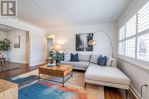 198 West 32Nd Street, Hamilton (Westcliffe), ON - Indoor Photo Showing Living Room