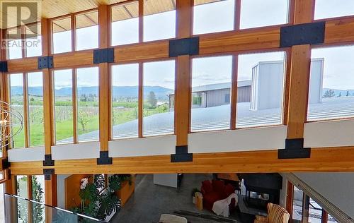 architectural detailing throughout to capture views - 3194 Dunster Road, Kelowna, BC 