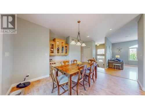 6122 Eveningstar Close, Oliver, BC - Indoor Photo Showing Dining Room